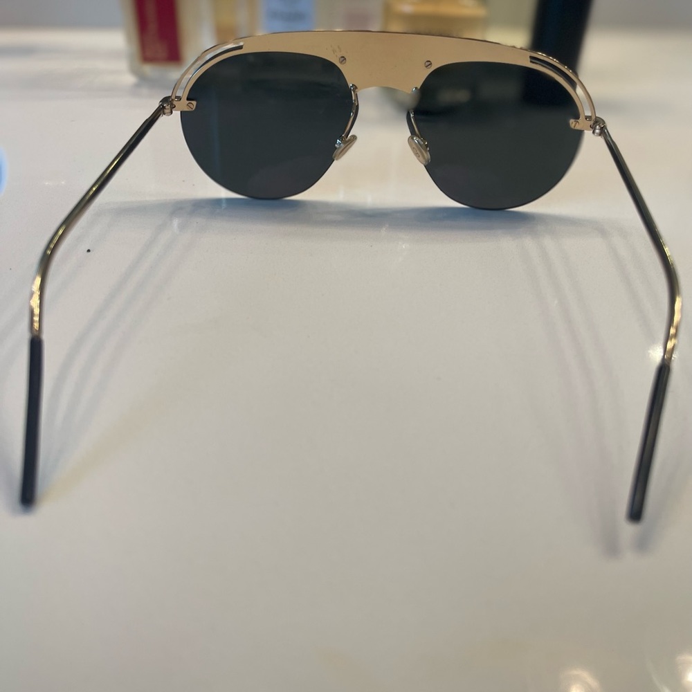 COPY - Dior Revolution - Picture 5 of 11